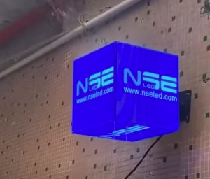 شاشة LED مكعبة أربع أوجه P2.5 - مقاس 32×32 سم - شاشة إعلانية داخلية